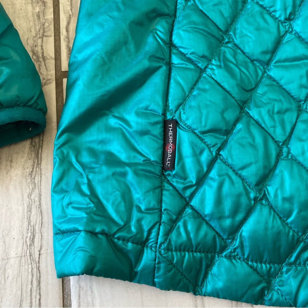 The North Face Thermoball insulated jacket. EUC like new - Picture 6 of 7